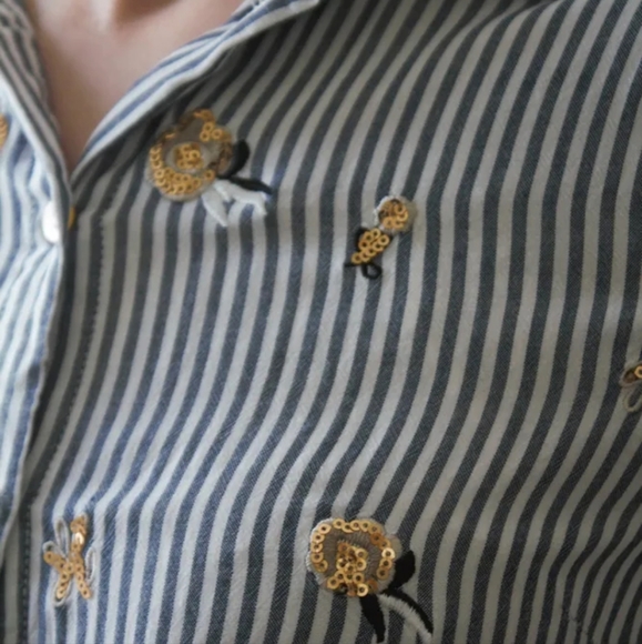 Blouse with sequins details and ball sleeves - Picture 3 of 3